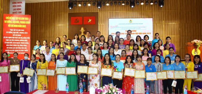 150 nữ đoàn viên công đoàn thành phố Thủ Đức được tuyên dương trong chương trình họp mặt kỷ niệm 92 năm Ngày thành lập Hội Liên hiệp Phụ nữ Việt Nam và 12 năm Ngày Phụ nữ Việt Nam.