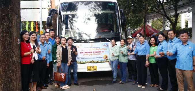 Trao tặng 144 vé xe cho đoàn viên, công nhân lao động có hoàn cảnh khó khăn về quê đón Tết trong Chương trình “Tấm vé nghĩa tình” năm 2024